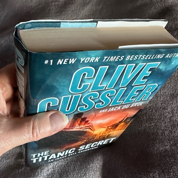 Clive Cussler. The Titanic Secret Hard Cover Original 2019 printing - Picture 2 of 6